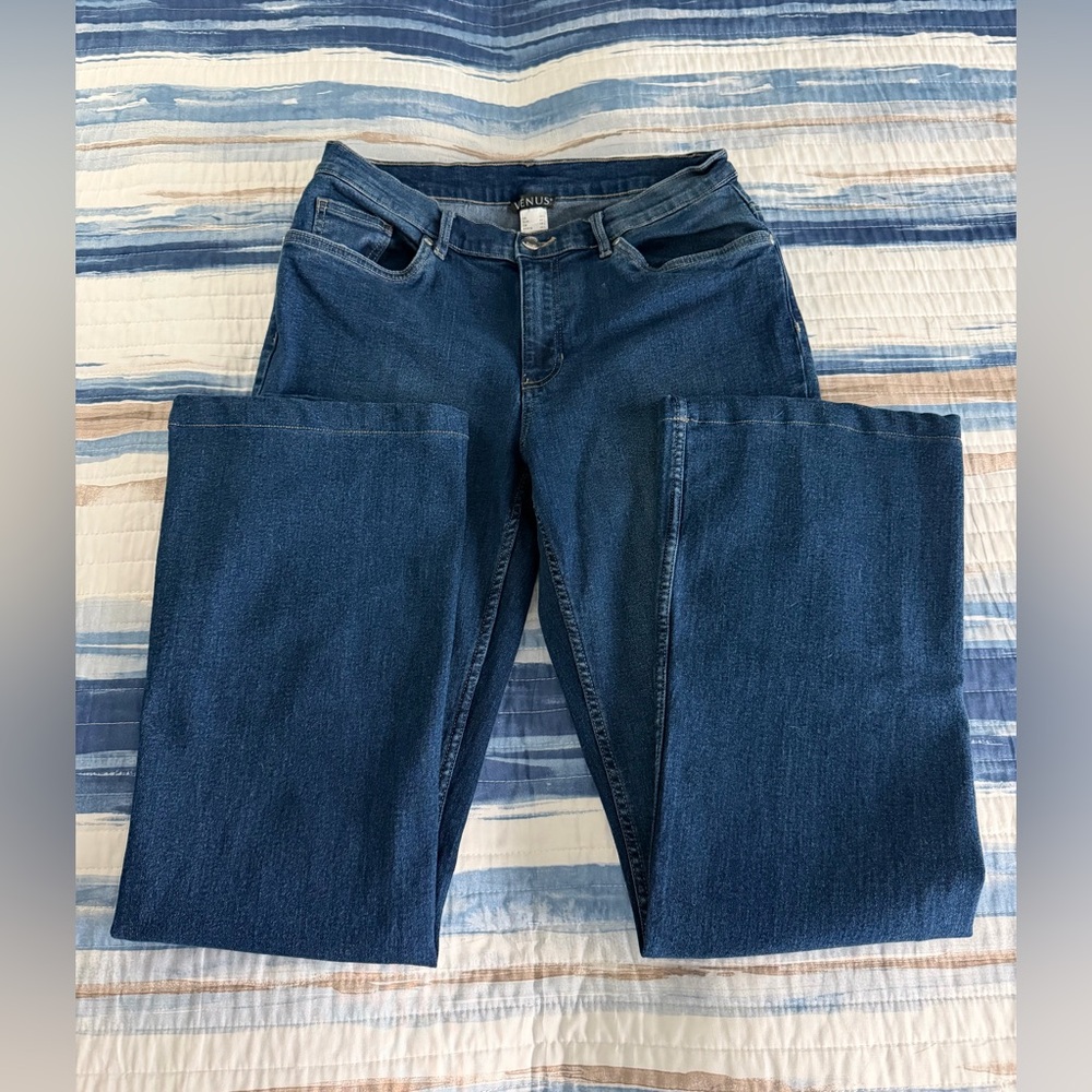 VENUS Women's Deep Blue Flare Cut Jean